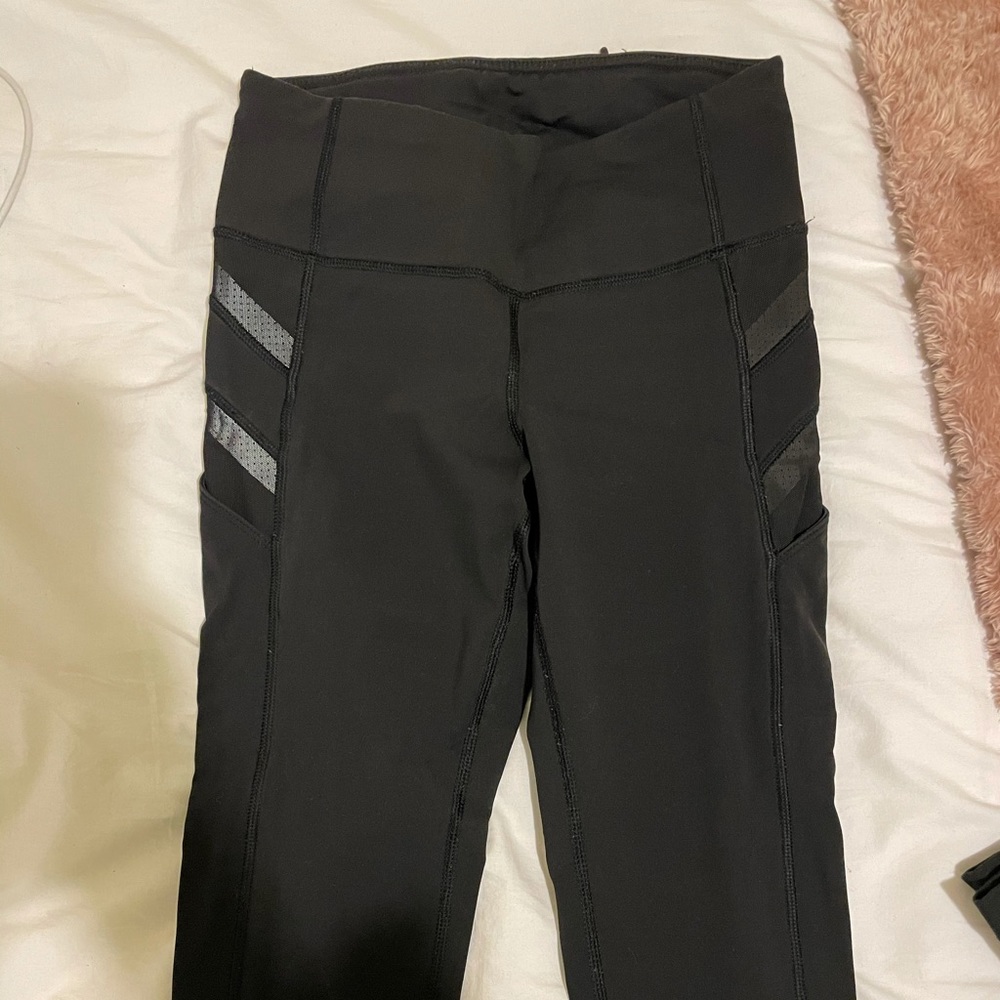 Black cropped reflective leggings